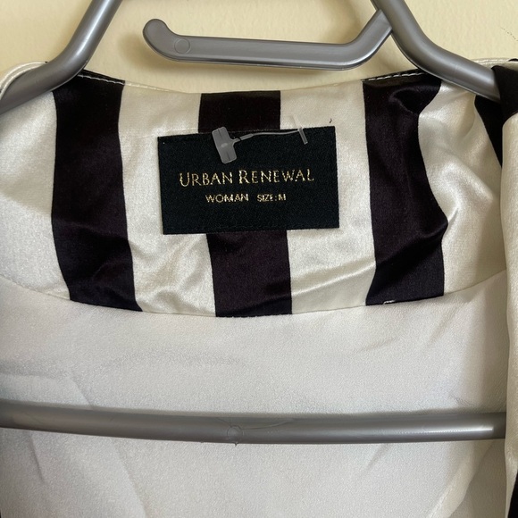 NWOT Urban Renewal Black and White Striped Satin Blazer Women Size M US - Picture 5 of 5